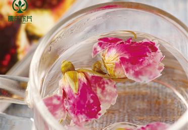 食用干玫瑰花有保質(zhì)期嗎，干玫瑰花泡水的注意事項 - 滋補養(yǎng)身產(chǎn)品